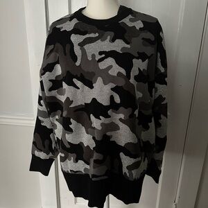 MICHAEL Michael kors gunmetal camo sweater
This is a heavy thick sweater.